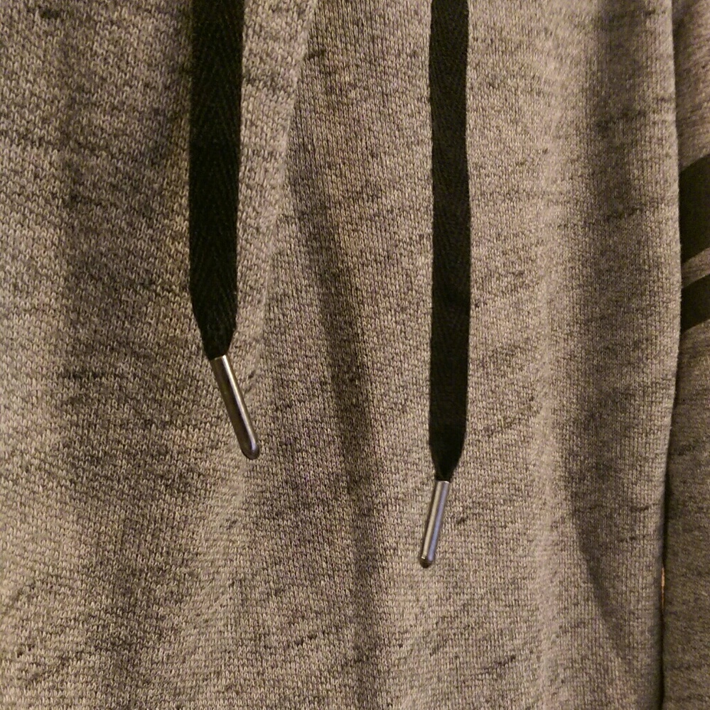 Hoodie in Heathered Grey - Picture 5 of 7